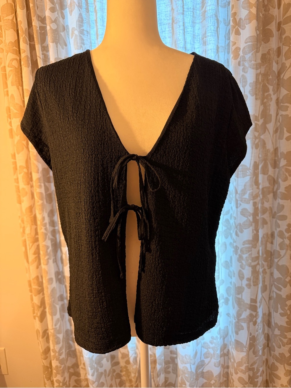 Abercrombie & Fitch Black Tie-Front Short Sleeve Top